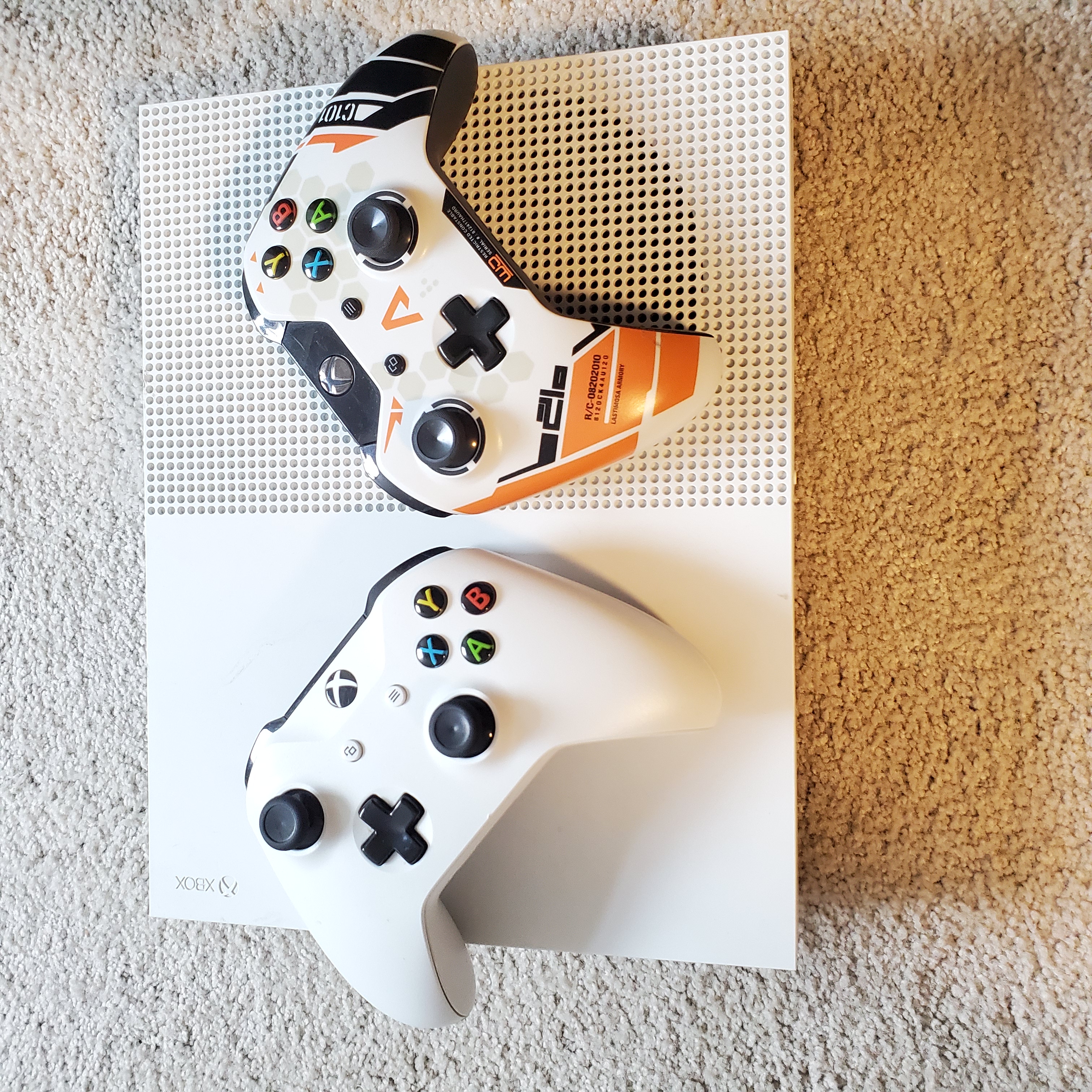 $220 出Xbox One S 送两个手柄