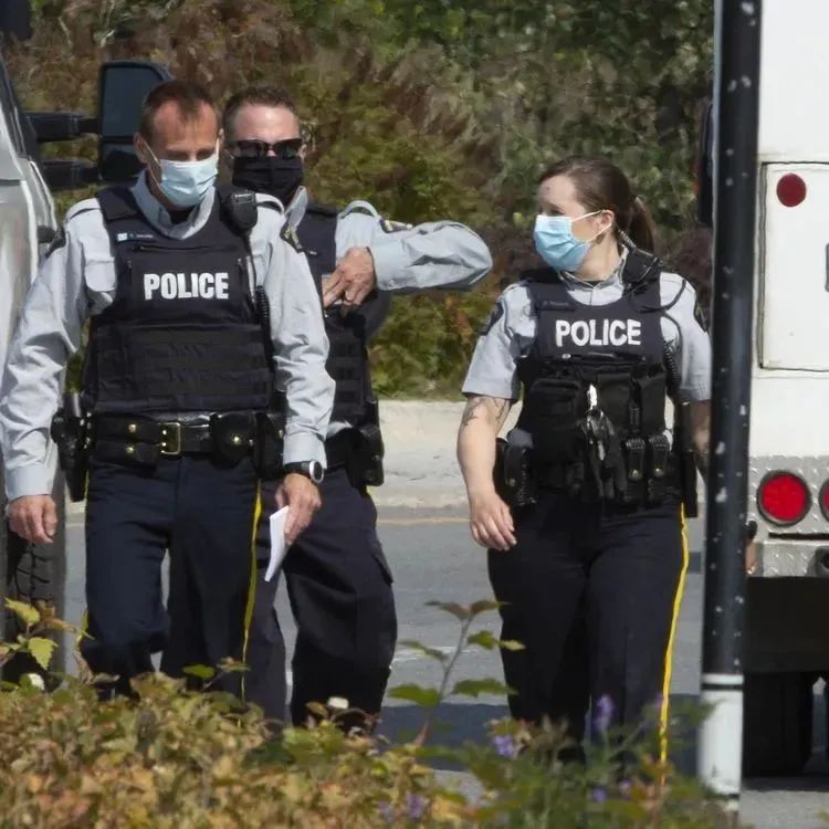 皇家骑警警告！！温哥华岛一连两天发生疑似青少年诱拐事件，出行要增强安全意识！！